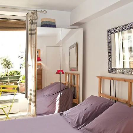 Cozy Montmartre Studio