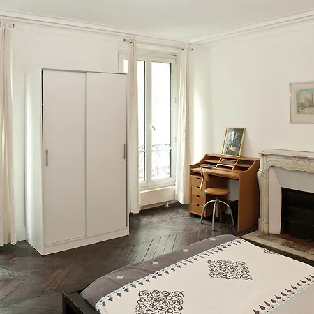 Cozy Montmartre Studio